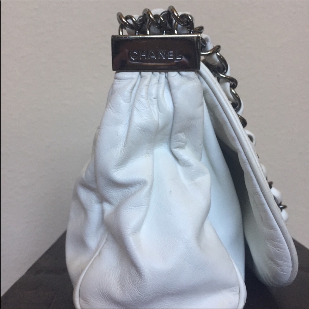 ‼️sale ‼️Chanel white lambskin flap bag - Picture 7 of 8